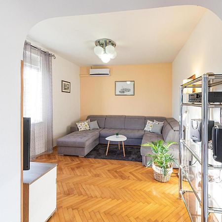 Lovely Apartment In Kastel Kambelovac With Wifi Kastela Dış mekan fotoğraf