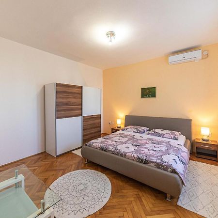 Lovely Apartment In Kastel Kambelovac With Wifi Kastela Dış mekan fotoğraf
