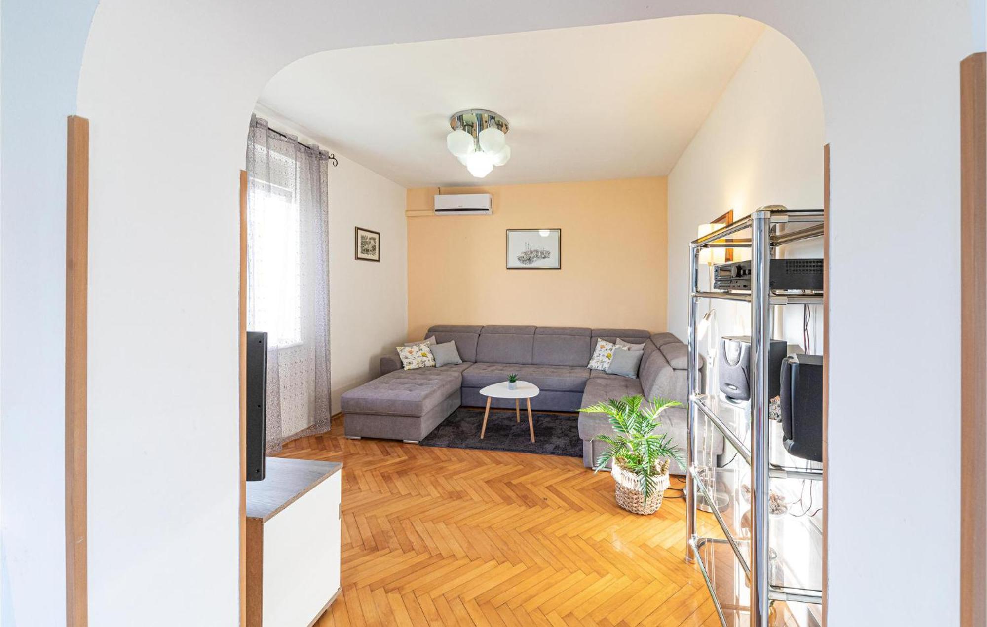 Lovely Apartment In Kastel Kambelovac With Wifi Kastela Dış mekan fotoğraf