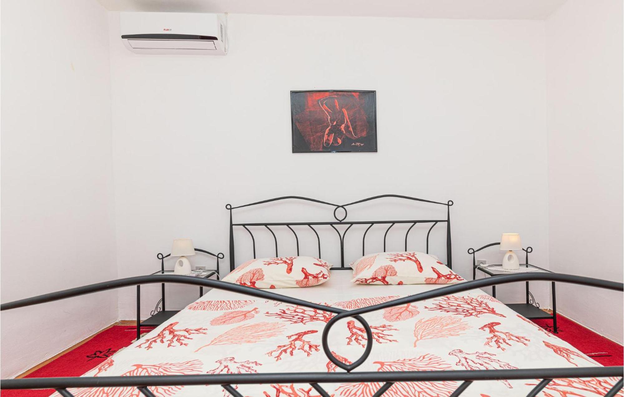 Lovely Apartment In Kastel Kambelovac With Wifi Kastela Dış mekan fotoğraf