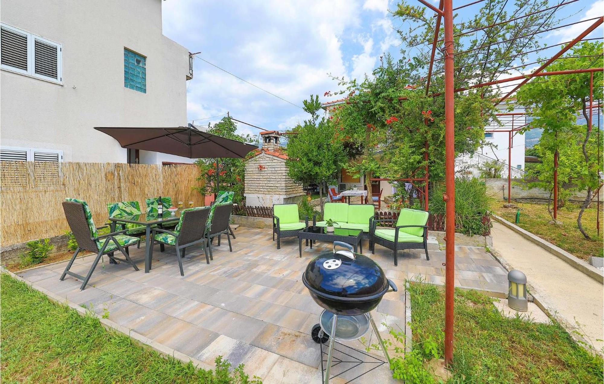 Lovely Apartment In Kastel Kambelovac With Wifi Kastela Dış mekan fotoğraf