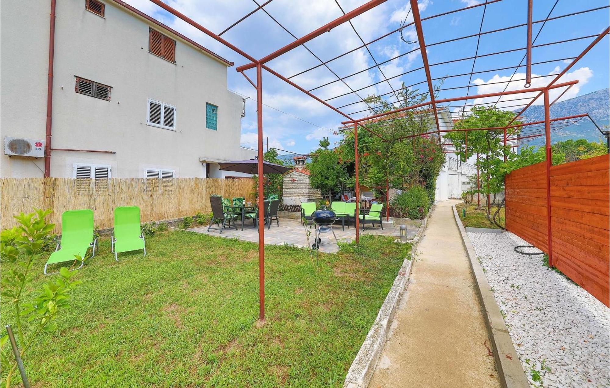 Lovely Apartment In Kastel Kambelovac With Wifi Kastela Dış mekan fotoğraf
